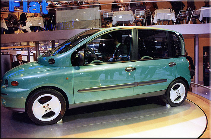 Parigi 2 Ottobre 1996 La Multipla in esposizione allo stand della Fiat.