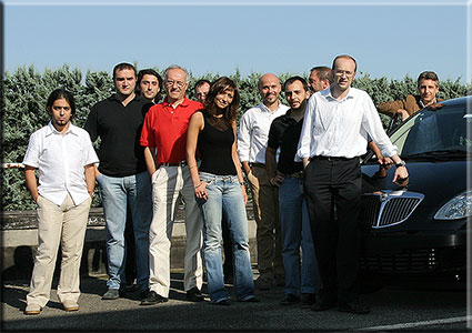 Febbraio 2000, parte del Team Lancia spesso presente a Rivoli in Stola s.p.a. Maurizio Tocco, Giancarlo Concilio, Diego Vergnano, Adriano Piovano, Giovanni Ribotta, Serena Chionetti, Andrea Bassi, Stefano Bertolo, Massimo Gay, Marco Tencone eRoberto Corangio.