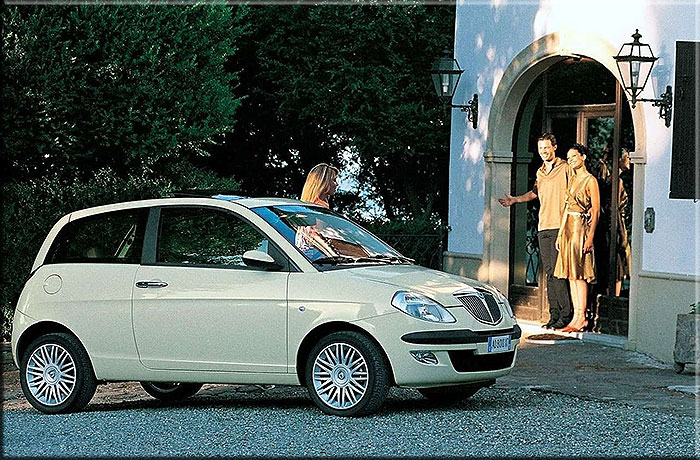 Rivoli maggio 2000. La STOLA s.p.a. per il Centro Stile Lancia realizza una proposta di modello per esterni.
