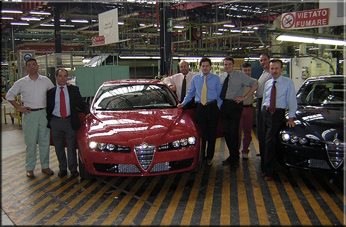 Autunno 2004 Pimigliano D’Arco ( NA ) stabilimento Alfa Romeo. Il momento della delibera a produrre. Da sinistra Capruso, Emilio Salani, Alessio Gianluca, Y , Gianni Brunetto, Comisso Dante , Ivo Villa, Besana Giancarlo.