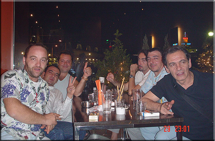 Okazaki luglio 2002. Una cena con il Team Stola al Completo. Gabriele Sbeghen, Pietro Calò,  Giuseppe Federico, Nicola Partucci, Alessandro Pellichero, Moreno Marangon.