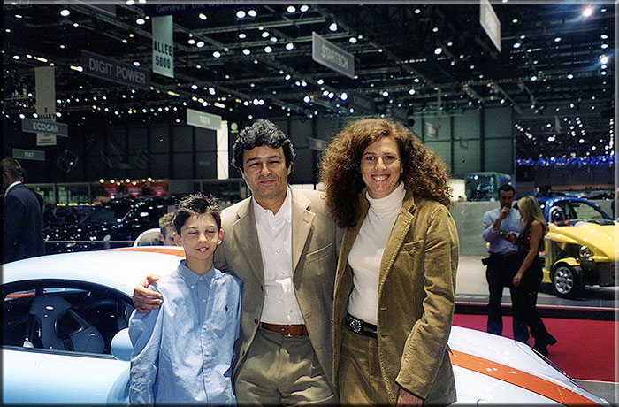 Ginevra 2003 Fabrizio Giugiaro visita lo stand della Stola s.p.a. Nella foto Fabrizio insieme a Francesco e Maria Paola Stola.