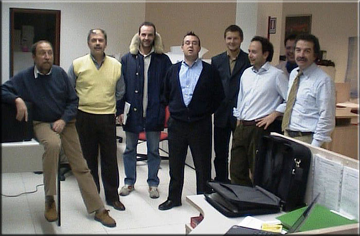 Cinisello Balsamo novembre 2003. Piero De Micheli, Mauro Del Monte (Ferrari), Fabio Toni(Ferrari), Paolo Zerbini, Marian Purcaru, Federico Venturino, Bogdan Maglaviceanu e Giuseppe Castiglioni.