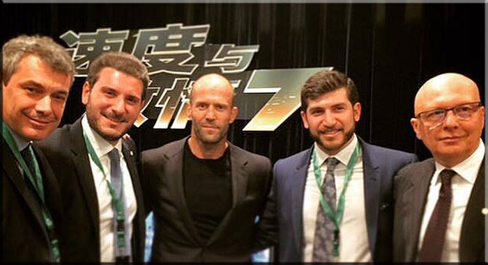 Tiziano Novo (Magna Steyr Italia), Ralph Debbas (W Motors), l'attore Jason Statham,  Sari El-Khalil (W Motors), Alfredo Stola (Studiotorino).