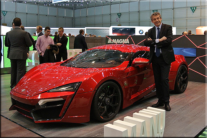 Ginevra 2016, Tiziano Novo CEO di Magna Steyr Italia con la Lykan in livrea rossa del film Fast and Furius 7 sullo stand MAGNA.