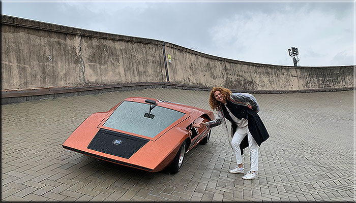 Torino 27 maggio 2019. Sulla parabolica della pista del Lingotto Alfredo e Maria Paola si stringono la mano felici per l'inattesa esperienza.