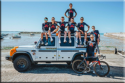 Francia 2020. Foto del team Grenadier fra una tappa e l’altra del Tour de France. Da sinistra Egan Bernal, Michael Kwiatkowski, Luke Rowe, Richard Carapaz, Jonathan Castroviejo, Andrei Amador, Dylan Van Baarle, Pavel Sivakov.