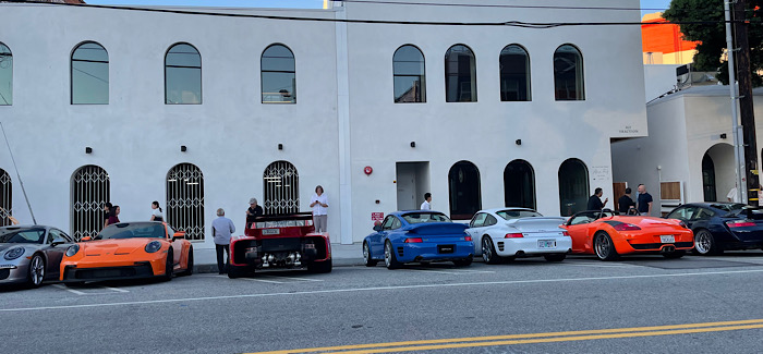  Los Angeles agosto 2023: l’incridebile parcheggio di fronte alla mostra di Aloisa Ruf.